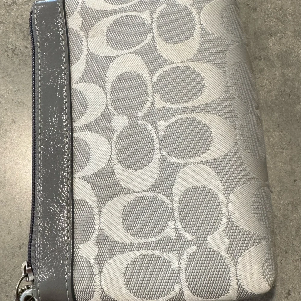 Coach Penelope Light Gray Signature Jacquard Tote and Wristlet! Matching Bundle! - Picture 4 of 10